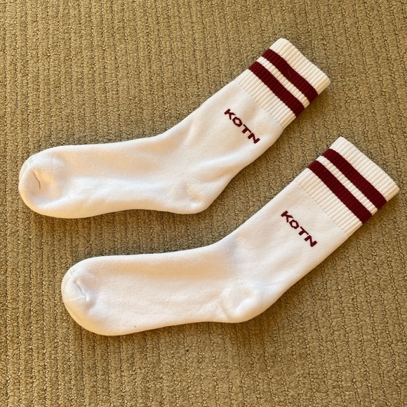 KOTN Accessories - KOTN Long Crew Above the Ankle Socks, white long socks size 8, s/m